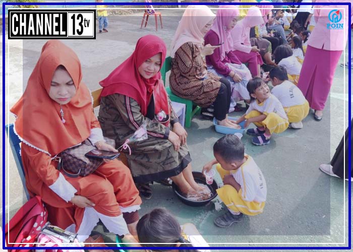 Ketua Bhayangkari Sinjai Gelar Acara Anak TK Mencuci Kaki Ibu Dalam Rangka Peringatan Hari Ibu ke-91