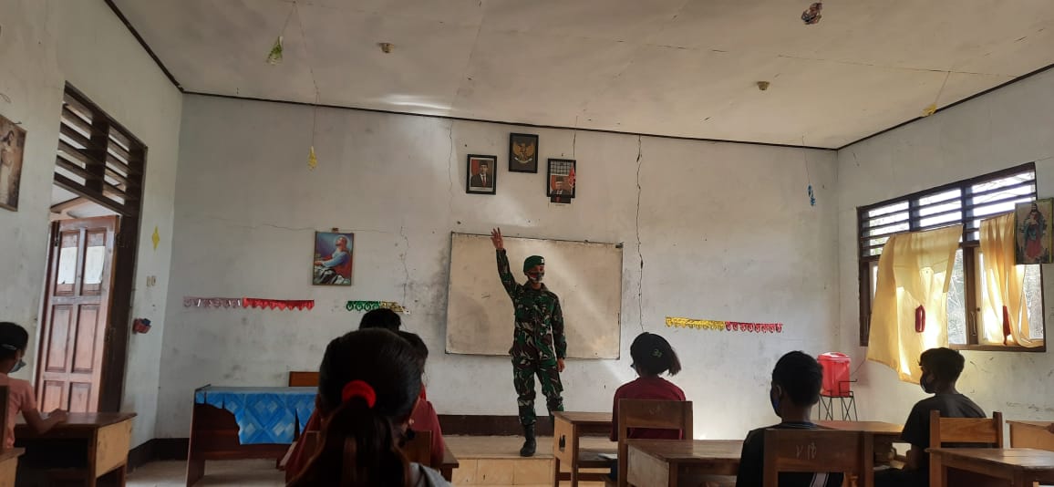Peduli Pendidikan, Pos TNI di Perbatasan RI-RDTL Sektor Timur Berikan Motivasi Belajar